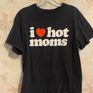 I ❤️ Hot Moms Graphic Tee